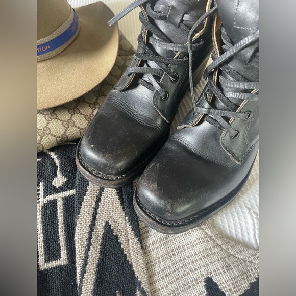 FRYE | Short Lug Lace Up Boots - Picture 4 of 8